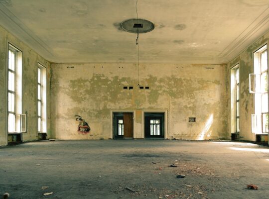 Kozijnen en sluitwerk afstellen