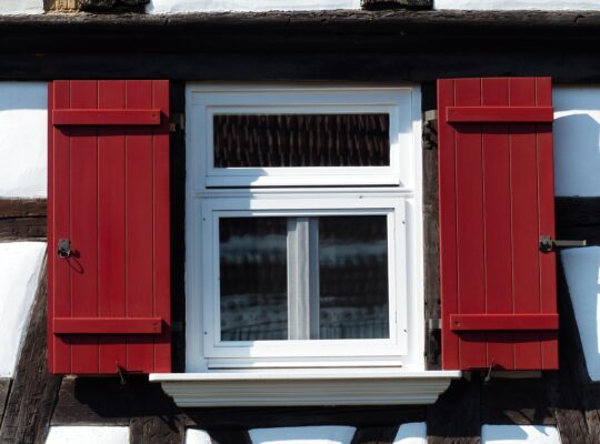 Kozijnen stellen bij temperatuurverschil