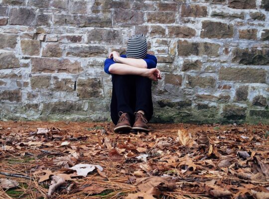 Kozijnen stellen bij verzakte gevel