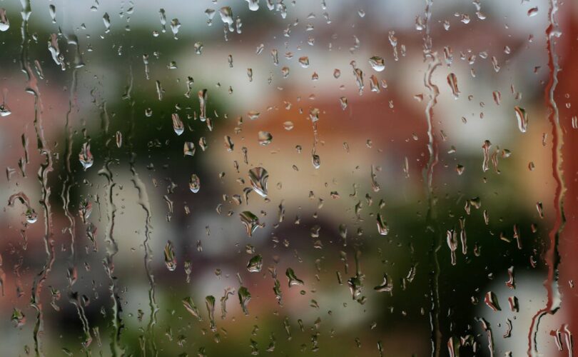 Lekkende ramen: oorzaken, gevolgen en oplossingen